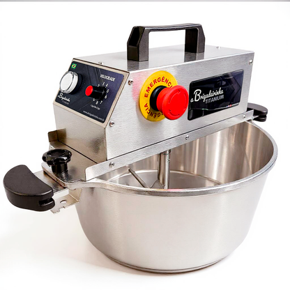 Panela para mexer salgados e doces 32 cm Titanium